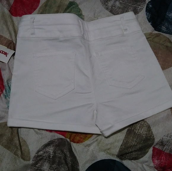 Pants - 🤍Highwaist white shorts